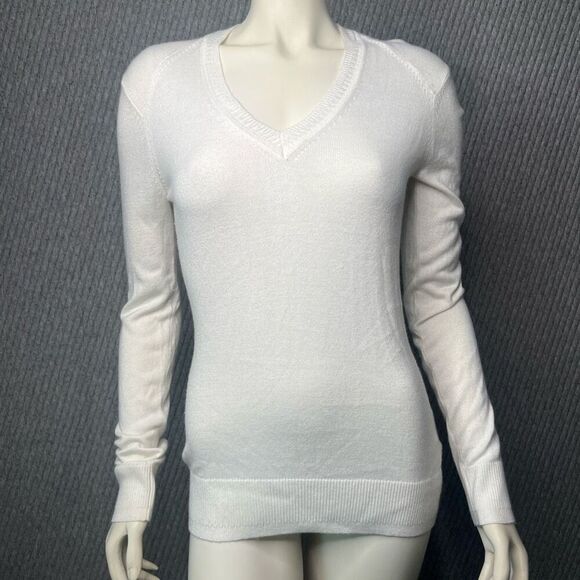 Victorinox Sweaters - Victorinox Swiss Army‎ Women’s White V-Neck Size Small